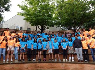 DynaMIT students and MIT students on the steps of the Stata Center